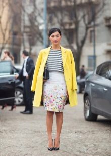 Kabát do jarnej ceruzkovej sukne