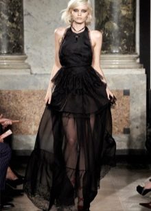 nadýchaná čierna priesvitná sukňa
