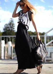 dlouhá černá sukně s asymetrickým topem
