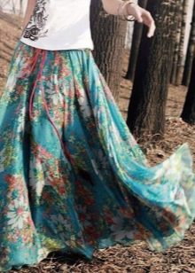 duga ljetna suknja s cvjetnim printom