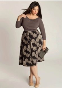 skirt kembang dengan corak besar untuk wanita gemuk