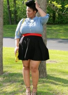 černá krátká rozšířená sukně pro obézní ženy