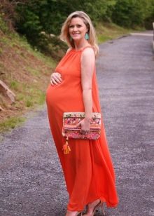 Оранжева сватбена рокля за бременни