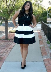 Crno-bijela suknja za djevojku s figurom poput Apple
