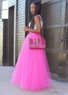 Falda larga rosa a capas
