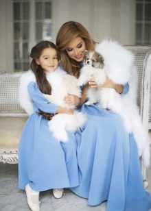 Vestido azul de ano novo para menina e mãe