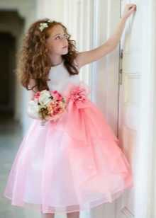 Flauschiges Kleid für ein Mädchen 5 Jahre alt