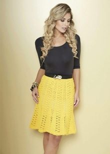 Háčkovaná žlutá sukně na léto