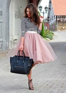 Skirt midi penuh merah jambu
