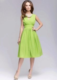 שמלת שמלת קיץ בצבע ירוק בהיר באורך מידי