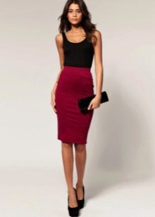 vinskocrvena pencil suknja