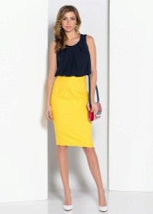 žuta pencil suknja srednje duljine