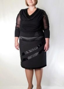  ceruzková sukňa zo zmesovej látky pre ženy s nadváhou