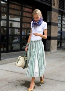 zeleno-biela elastická sukňa
