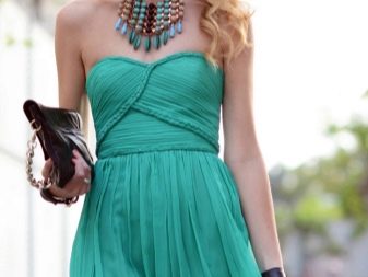 Decorações para um vestido turquesa
