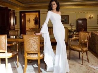Gaun pengantin satu bahu oleh Dimitrus Dalia
