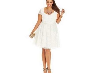 White lace A-line dress for plump