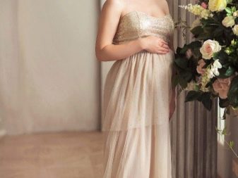 Beżowa sukienka do wynajęcia dla kobiety w ciąży na sesję zdjęciową