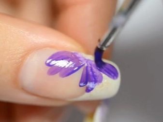 Satisfy Aggressive Perch Λουλούδια στα νύχια (119 φωτογραφίες): όμορφα ογκομετρικά σχέδια μανικιούρ  με λουλούδια. Πώς να κάνετε ένα λεπτό σχέδιο;