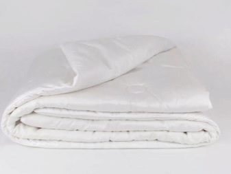 Abroad activity Tether Μάλλινες κουβέρτες: μπορούν να πλυθούν στο πλυντήριο; Κουβέρτες από μαλλί  αλπακά, γιακ, λάμα και κατσικίσιο, καπιτονέ και ανοιχτό. Πλεονεκτήματα και  μειονεκτήματα