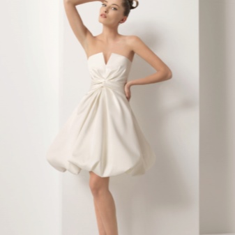 Convertible wedding dress na may detachable tulle skirt