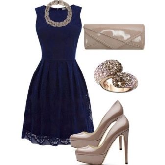 Schuhe für ein blaues Abendkleid