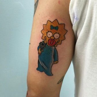 Hình xăm The Simpsons phác thảo hình xăm với Bart và Homer Lisa đen  trắng và các hình xăm khác trên cánh tay trên môi và các bộ phận khác trên  cơ