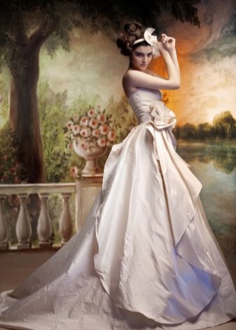 Sodri vestuvinė suknelė iš Svetlana Lyalina