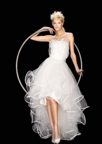 Váy cưới ngắn bằng vải tuyn