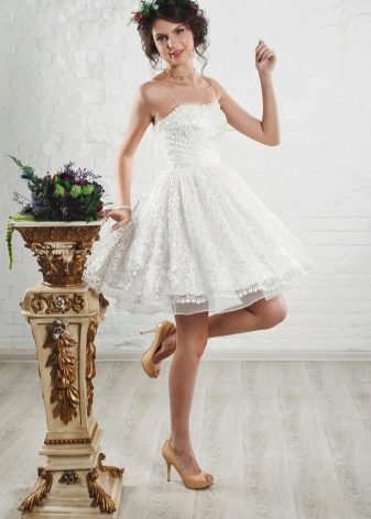 Maikling lace wedding dress