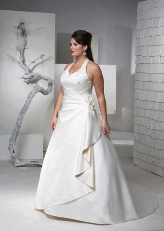 Gaun pengantin dengan tali untuk si gemuk