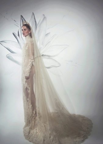 Strašidelné svadobné šaty Lee Petra Grebenau