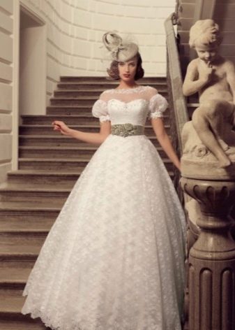 Gaun pengantin gebu gaya retro dengan lengan tanglung