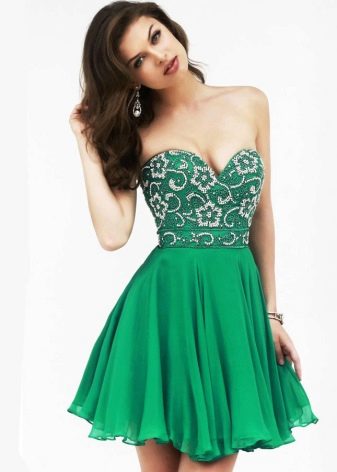 Krátké smaragdové šaty