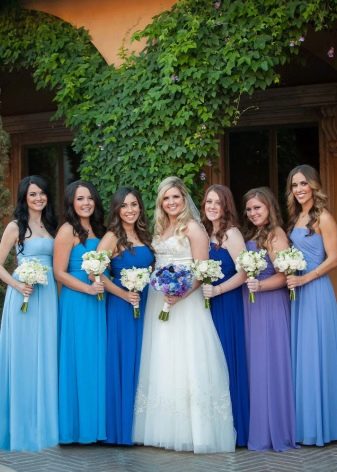 Dažādu toņu zilas līgavas māsas kleitas