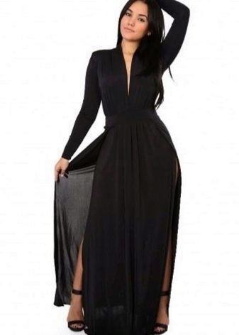 Черна вечерна рокля за пълнички дълга с цепка