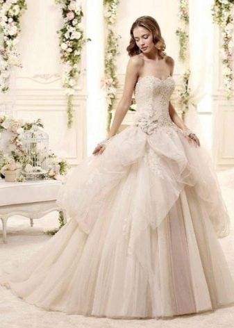 Dekoruota vestuvine suknele