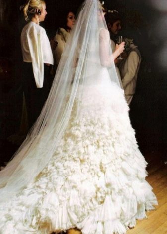 Svadobné šaty Elizabeth Hurley od Versaceho
