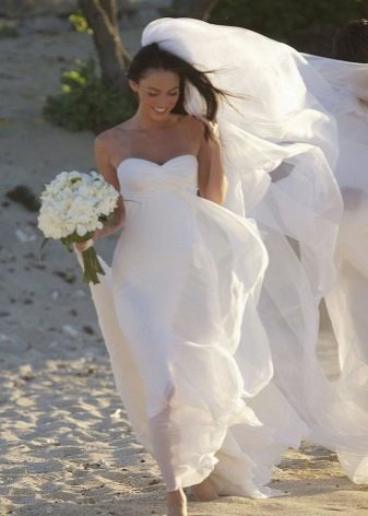 Megan Fox vestuvinė suknelė