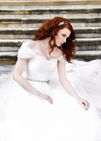White wedding dress for a red-haired girl