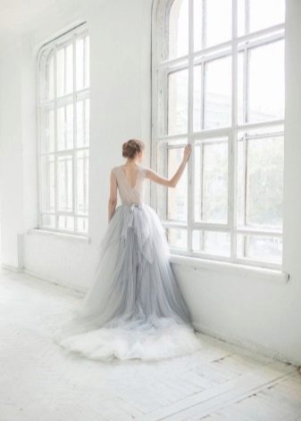 Mooie lichtgrijze lange jurk
