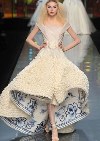 Vestido de novia corto en la parte delantera de Dior