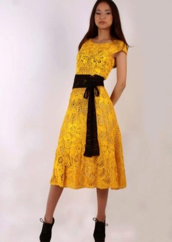 Žuta pletena midi haljina
