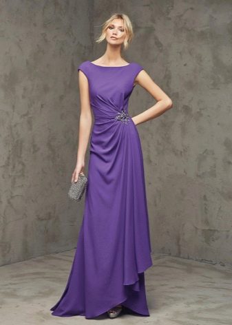Gaun ungu untuk pirang