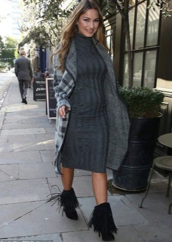Pletena haljina za trudnice srednje dužine u sivoj boji