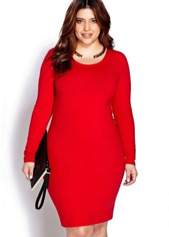 Sarkana kleita resnām sievietēm