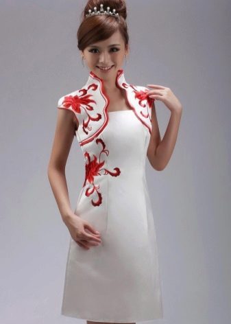 Къса бяла рокля в китайски стил