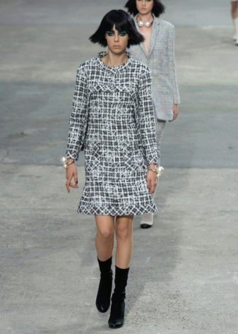 Tweedowa sukienka Chanel