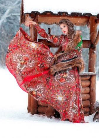 Ubrania i dodatki do rosyjskiej sukienki