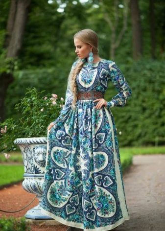 Дълга щапелна рокля в руски стил
